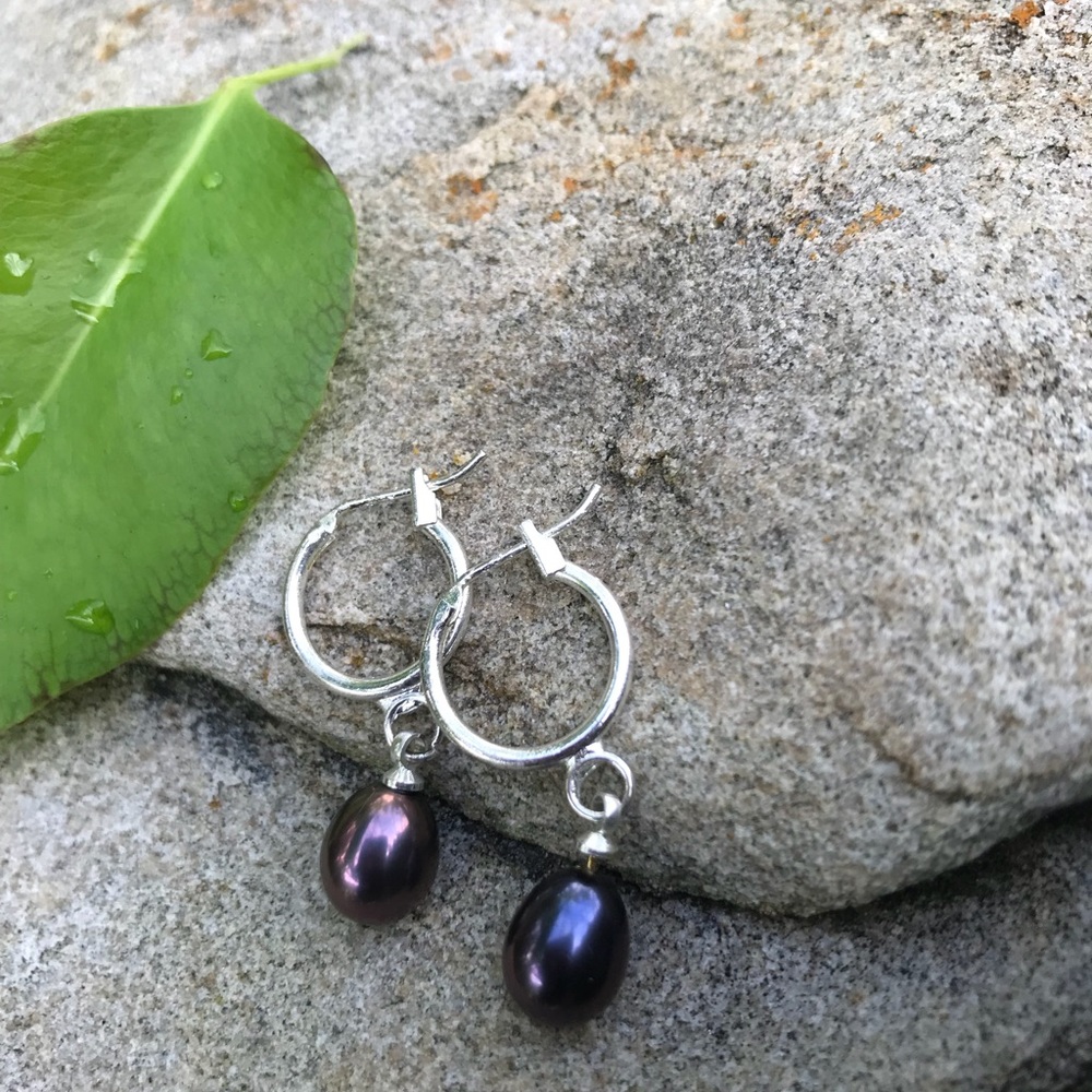 Dark gray lavender pearl dangling earrings